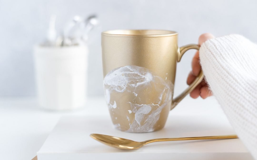 Batik Tasse – Tasse mit Nagellack gestalten