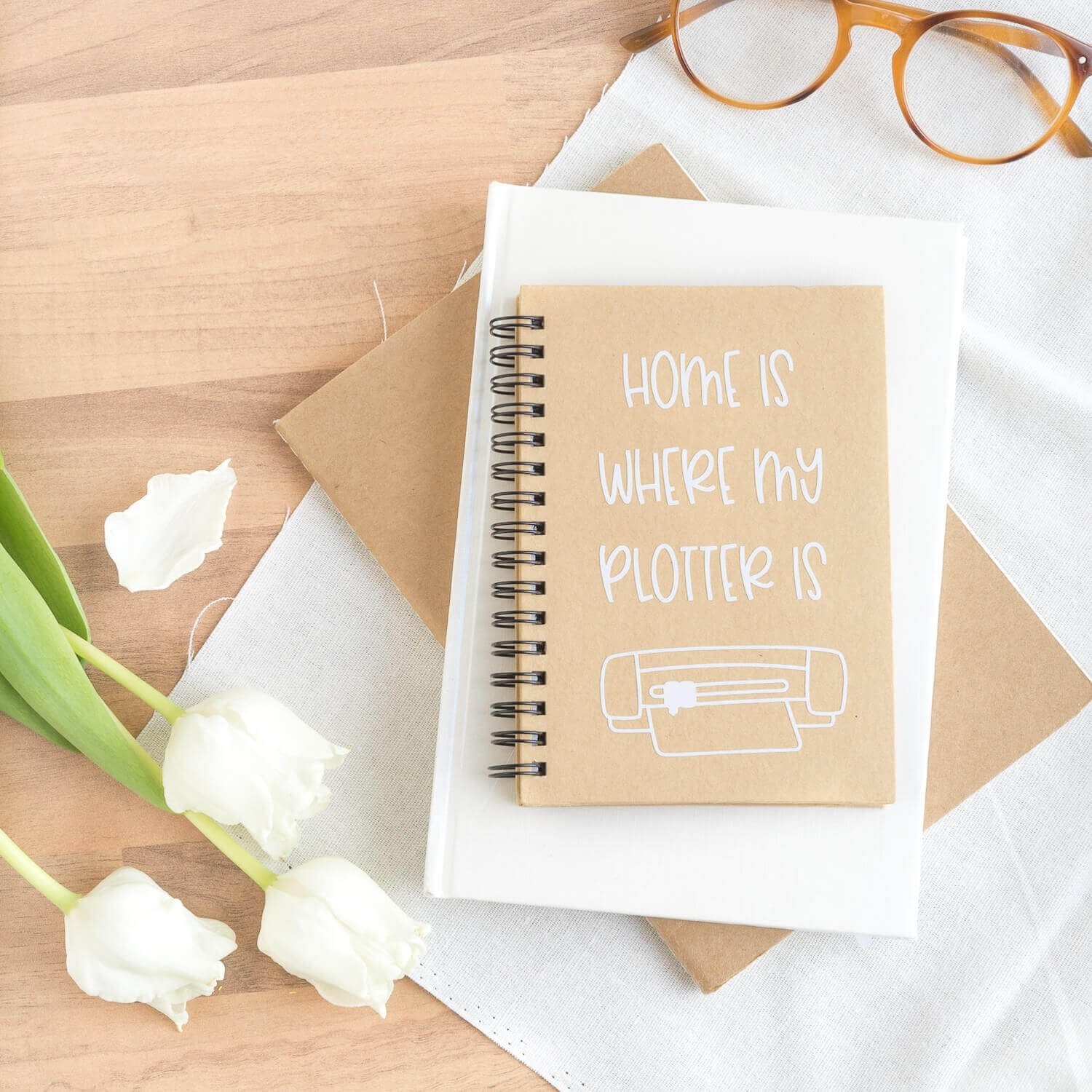 Plotterdatei kaufen mit Plottermotiv und Text "Home is where my plotter is"