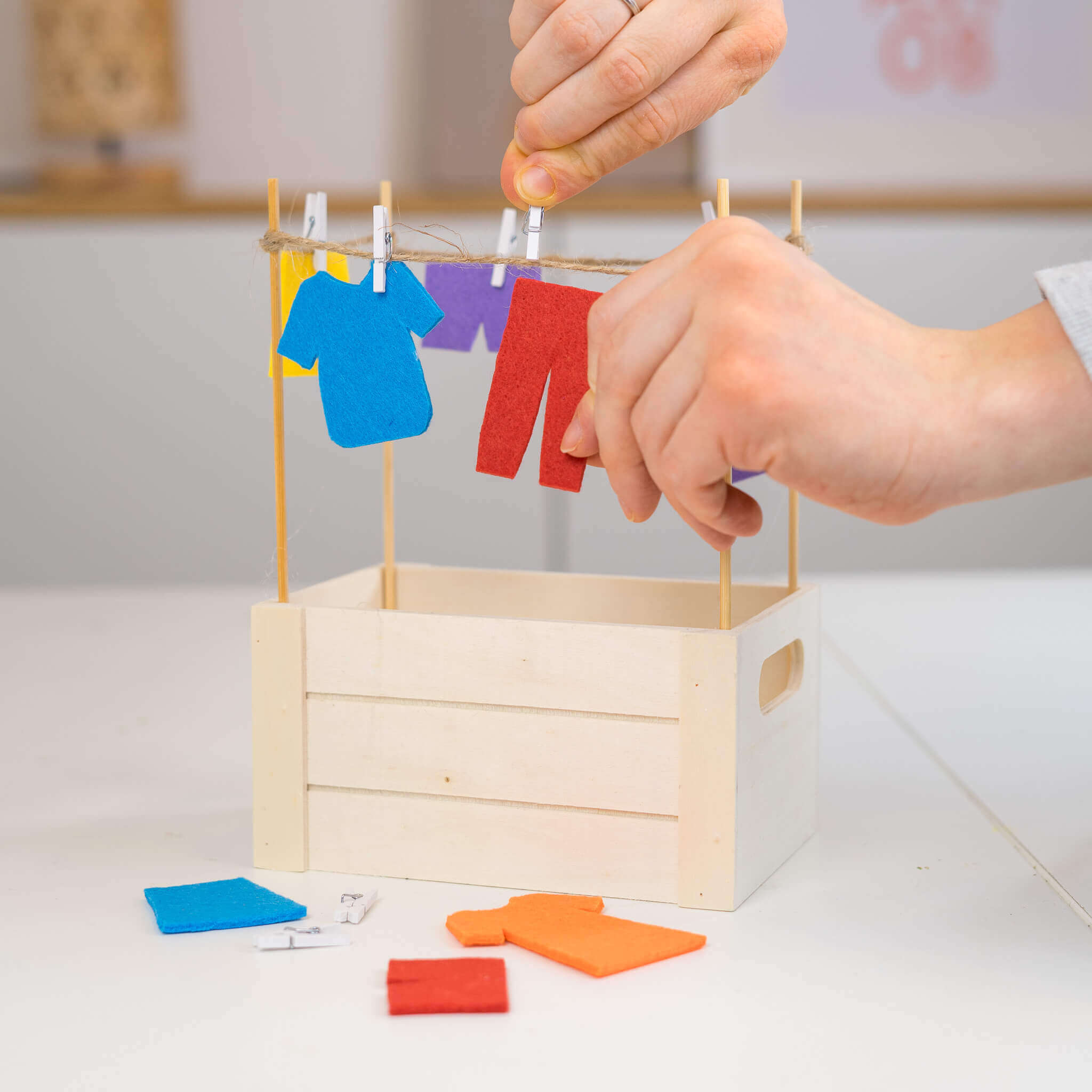 Druckvorlage-kaufen-Kinder-Kleinkind-Lebenspraktischer-Bereich-Lebenspraxis-Kleidung-aufhängen-lernen-fraeulein.diy